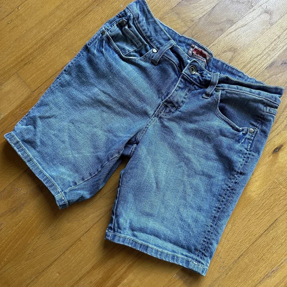 VTG Y2K No Boundaries Denim Jean Shorts Low Rise 9 Blue Bermuda Stretch 5 Pocket